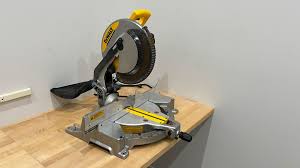 DeWalt 12-Inch Single Bevel Compound DWS715
