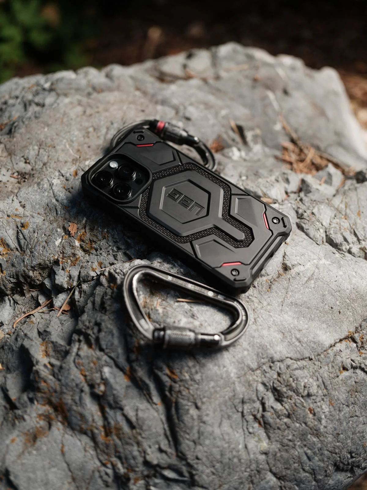 UAG Monarch Pro Series MagSafe iPhone 15